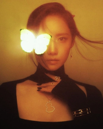 A cover of "Fashion" cluster. The owner is gawoon. The cluster consists of 30 elements.