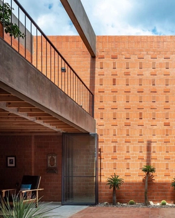 A cover of "Exteriors" cluster. The owner is enginehead. The cluster consists of 45 elements.