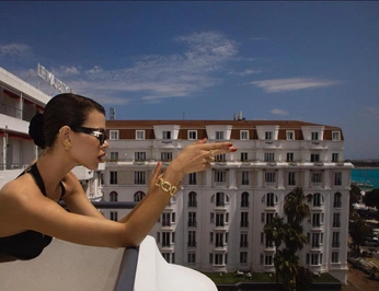 A cover of "Vintage European America" cluster. The owner is 24vojo. The cluster consists of 21 elements.