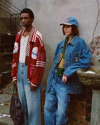 A cover of "Varsity" cluster. The owner is emloularsen. The cluster consists of 3 elements.