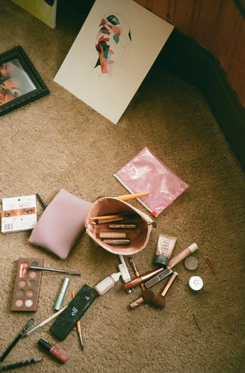 A cover of "beccas art inspo" cluster. The owner is tungtungsahuur. The cluster consists of 18 elements.