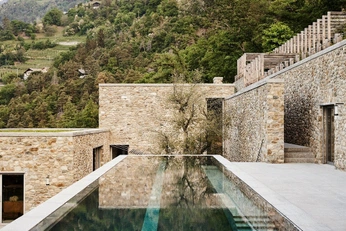 A cover of "Quiet Luxury" cluster. The owner is zsmesar. The cluster consists of 16 elements.