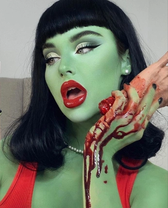 A cover of "Halloween" cluster. The owner is isasaldamakeup. The cluster consists of 1 element.