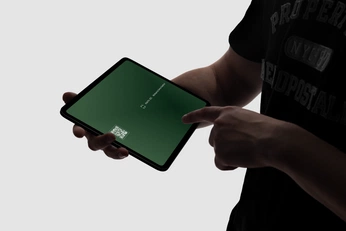 A cover of "iPad Pro Mockups" cluster. The owner is devicegraphics. The cluster description is "Featuring the iPad Pro Collection by Device.Graphics™". The cluster consists of 39 elements.