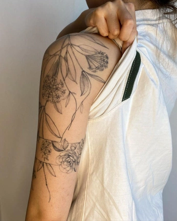 A cover of "Tattoo" cluster. The owner is nastymelon. The cluster consists of 37 elements.