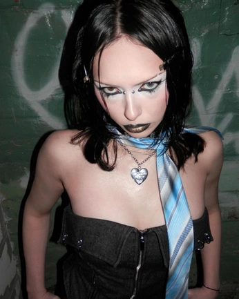 A cover of "RING FLASH" cluster. The owner is jonahcarter. The cluster consists of 6 elements.