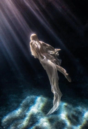 A cover of "water" cluster. The owner is aaddeli. The cluster consists of 24 elements.