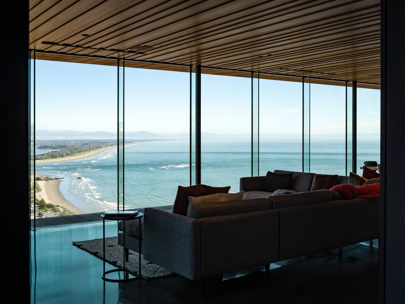 Scarborough Bêton Brut House by Young Architects. Photo by Simon Devitt.