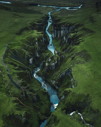 A cover of "Iceland" cluster. The owner is sharkhyazinthe. The cluster consists of 13 elements.