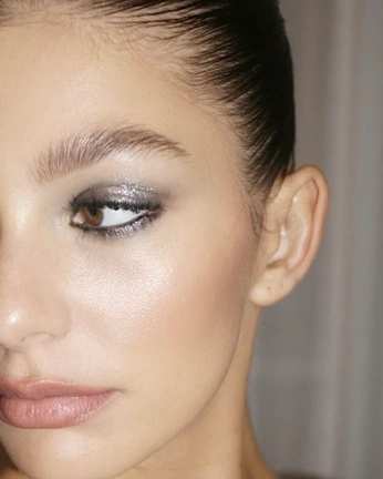 A cover of "looks" cluster. The owner is mothh. The cluster consists of 43 elements.