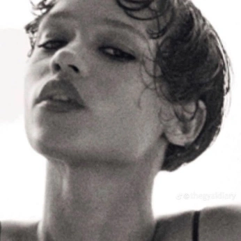 A cover of "<3" cluster. The owner is xprmental. The cluster consists of 27 elements.