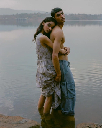 A cover of "Lake Couple Shoot" cluster. The owner is bahti.necetin. The cluster consists of 17 elements.