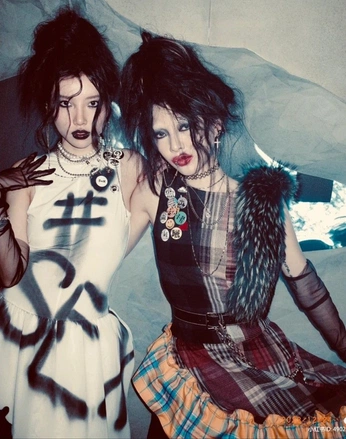 A cover of "inspi miam" cluster. The owner is transsubstantiel. The cluster consists of 179 elements.