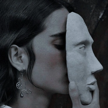 A cover of "visual archive" cluster. The owner is lrhlnd. The cluster consists of 17 elements.