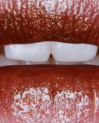 A cover of "Lips" cluster. The owner is jmc. The cluster consists of 16 elements.