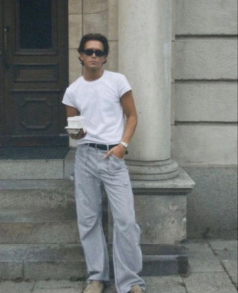 A cover of "Undress with me" cluster. The owner is leostudios. The cluster consists of 6 elements.