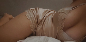 A cover of "women are art" cluster. The owner is thegreenwitch. The cluster consists of 4 elements.