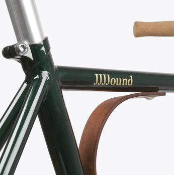 A cover of "Vélo" cluster. The owner is undersight. The cluster consists of 4 elements.