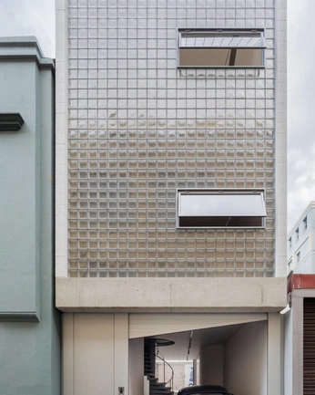 A cover of "glass bricks" cluster. The owner is charlieosn. The cluster consists of 1 element.