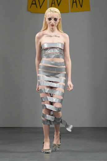 A cover of "Fashion" cluster. The owner is mirvam. The cluster consists of 27 elements.