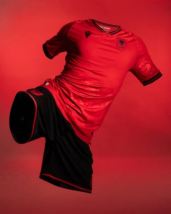 A cover of "Sports apparel" cluster. The owner is lanigambino. The cluster consists of 54 elements.