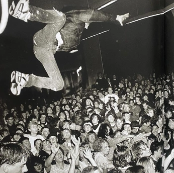 A cover of "Concert pics" cluster. The owner is vladislavsub. The cluster consists of 11 elements.