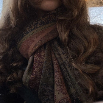 A cover of "autumn" cluster. The owner is hibwyaoy. The cluster consists of 38 elements.