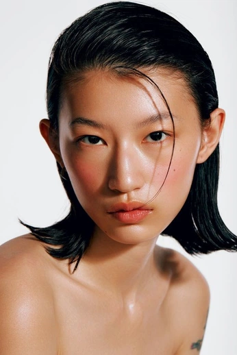 A cover of "portrait refs" cluster. The owner is lilyjones. The cluster consists of 16 elements.