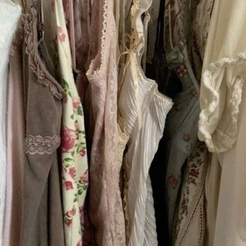 A cover of "Clothes" cluster. The owner is samuellovescows. The cluster consists of 72 elements.