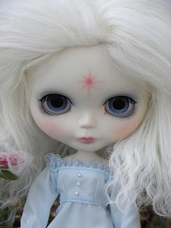 A cover of "blythe doll" cluster. The owner is mothh. The cluster consists of 6 elements.