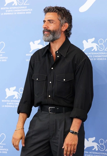 A cover of "Casual guys" cluster. The owner is ian.jo. The cluster consists of 5 elements.