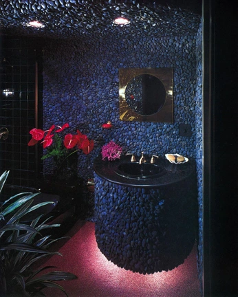 A cover of "weird places" cluster. The owner is tonichild. The cluster consists of 3 elements.