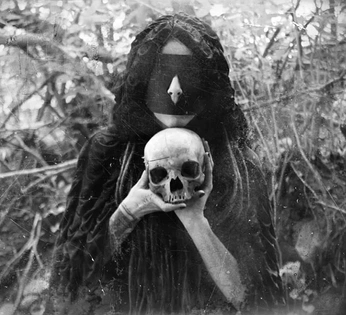 A cover of "mother!" cluster. The owner is aliendeathqueen. The cluster consists of 15 elements.