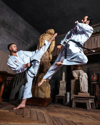 A cover of "Kicks" cluster. The owner is beer. The cluster consists of 1 element.