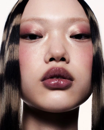 A cover of "References" cluster. The owner is dergai. The cluster consists of 13 elements.