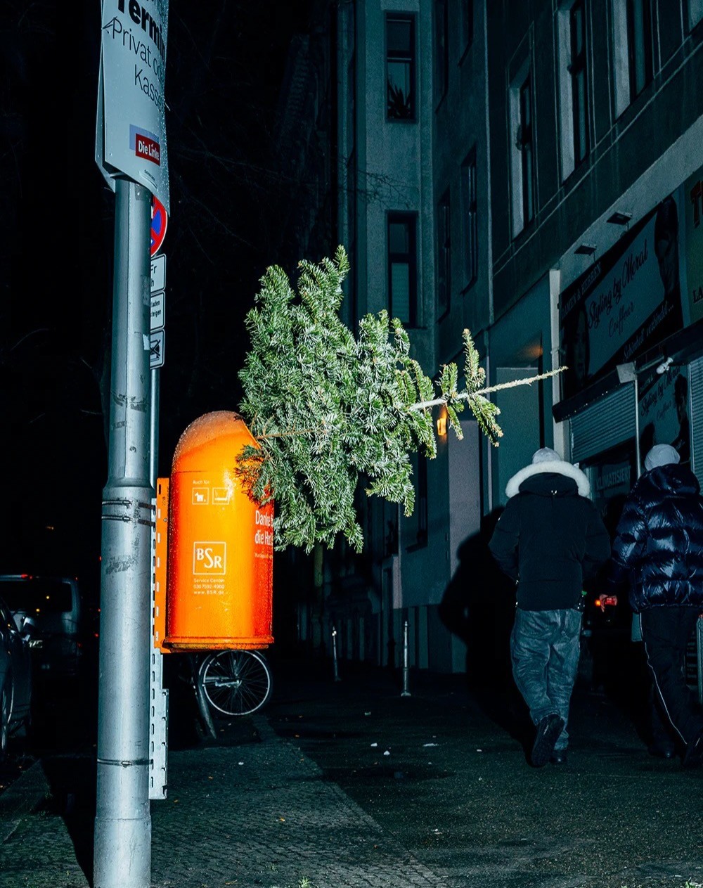 An Instagram  post added on Mar 29, 2025. The author is @josefchl. May present: street.