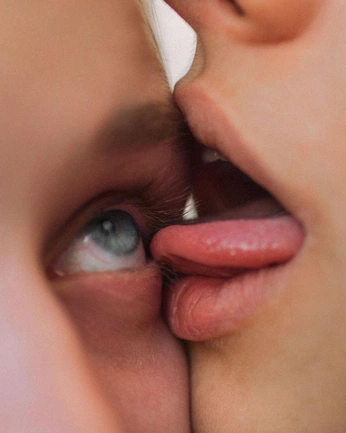 A cover of "touch" cluster. The owner is metaphcre. The cluster consists of 9 elements.