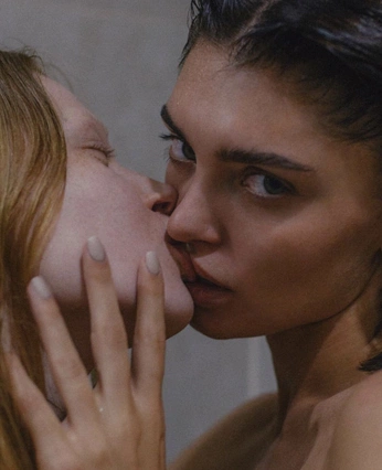 A cover of "references" cluster. The owner is lorenwith2ls. The cluster consists of 1 element.