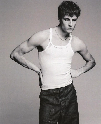 A cover of "YURIY" cluster. The owner is niyadre. The cluster consists of 6 elements.