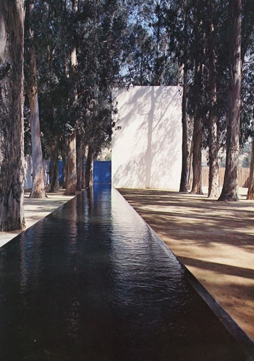 Fuente del Bebedero at Las Arboledas, designed by architect Luis Barragán (1958-1961).