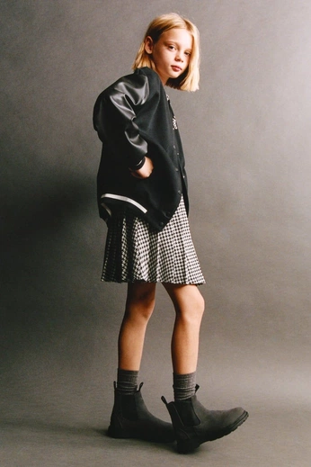 A cover of "Kids" cluster. The owner is justlamar. The cluster consists of 16 elements.