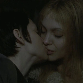 A cover of "girl interrupted" cluster. The owner is webalien1. The cluster consists of 102 elements.