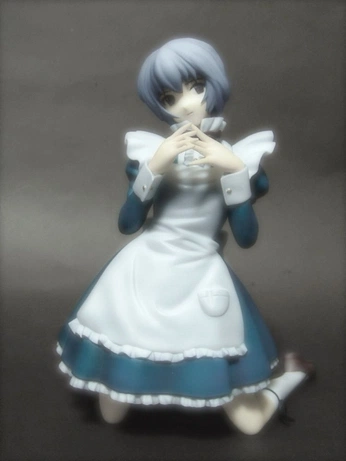 A cover of "References" cluster. The owner is rizzlertwizzler. The cluster description is "For drawing refs. For art style inspo see 'Art :33'". The cluster consists of 531 elements.