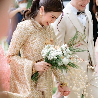 A cover of "wedding" cluster. The owner is moodk. The cluster consists of 43 elements.