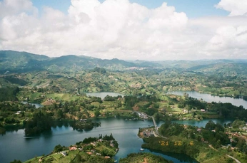 A cover of "colombia" cluster. The owner is amandaecreates. The cluster consists of 4 elements.