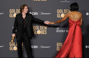 A cover of "which could mean nothing" cluster. The owner is kamrynray. The cluster description is "hey siri play silver springs by fleetwood mac". The cluster consists of 12 elements.