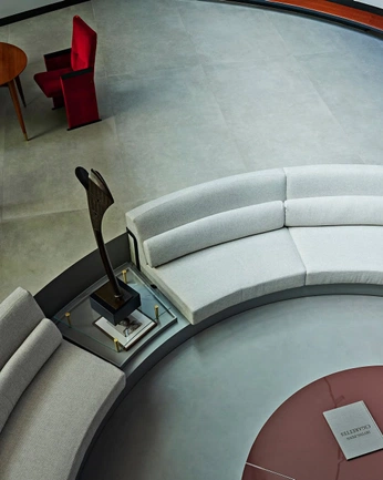 A cover of "INTERIORS" cluster. The owner is phi. The cluster consists of 33 elements.