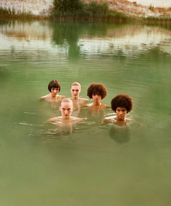 A cover of "AQUA" cluster. The owner is zowiezomaar. The cluster consists of 6 elements.