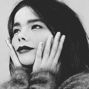 A cover of "Bjork" cluster. The owner is glassbreath. The cluster consists of 1 element.