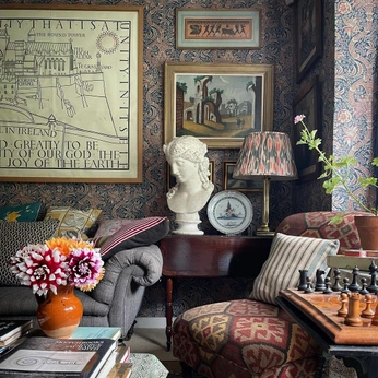 A cover of "Maximalism" cluster. The owner is haaienkaien. The cluster consists of 13 elements.